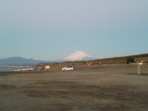 ファイル名: D1000017.jpg
ファイルサイズ: 33.5KB 海岸から見える富士山