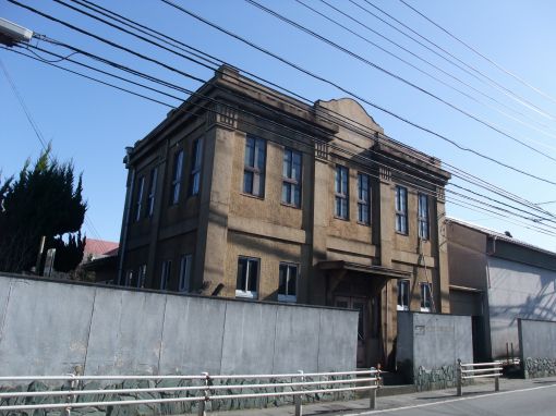 ファイル名: DSCF5769.jpg
ファイルサイズ: 42.3KB 謎の建物