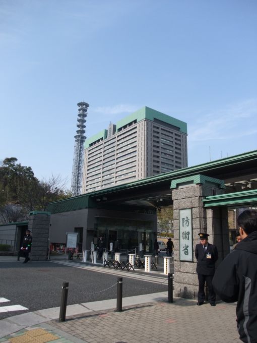 ファイル名: DSCF5920.jpg
ファイルサイズ: 50.6KB 防衛省正門
