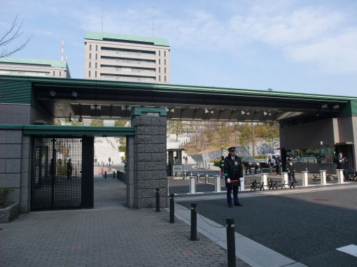ファイル名: DSCF5922.jpg
ファイルサイズ: 34.6KB 右奥に警衛がいます