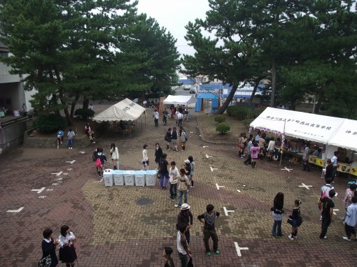 ファイル名: DSCF8463.jpg
ファイルサイズ: 60KB 2階から正門に向かって