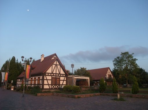 ファイル名: DSCF8182.jpg
ファイルサイズ: 27KB 大津の姉妹都市であるドイツ、ヴュルツブルクから寄贈された建物